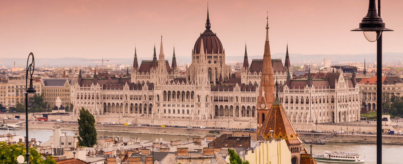Visit of Budapest with Mundomar Cruises on the river cruise on the Danube